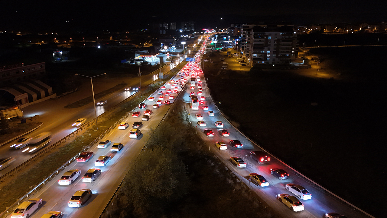 Türkiye'nin kavşağı Kırıkkale'de dönüş trafiği