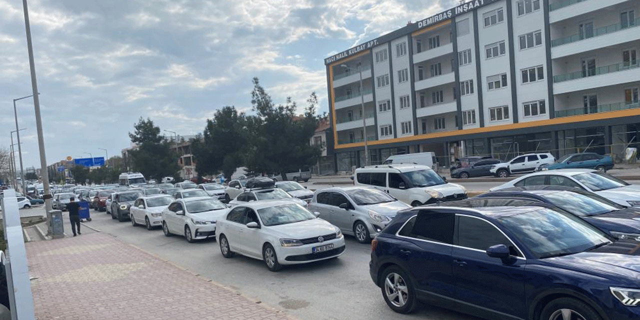 Konya-Ankara  kara yolunda trafik yoğunluğu!