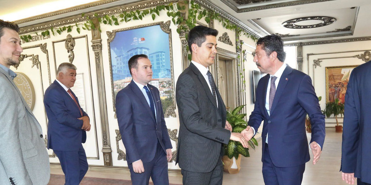 Beypazarı Belediye Başkanı Özer Kasap, makamında önemli misafirlerini ağırladı