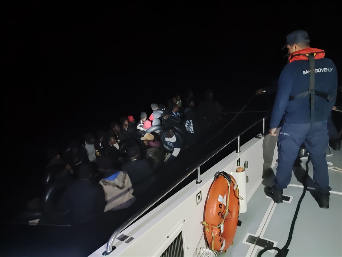 İzmir Sahil Güvenlik, 45 düzensiz göçmen yakaladı