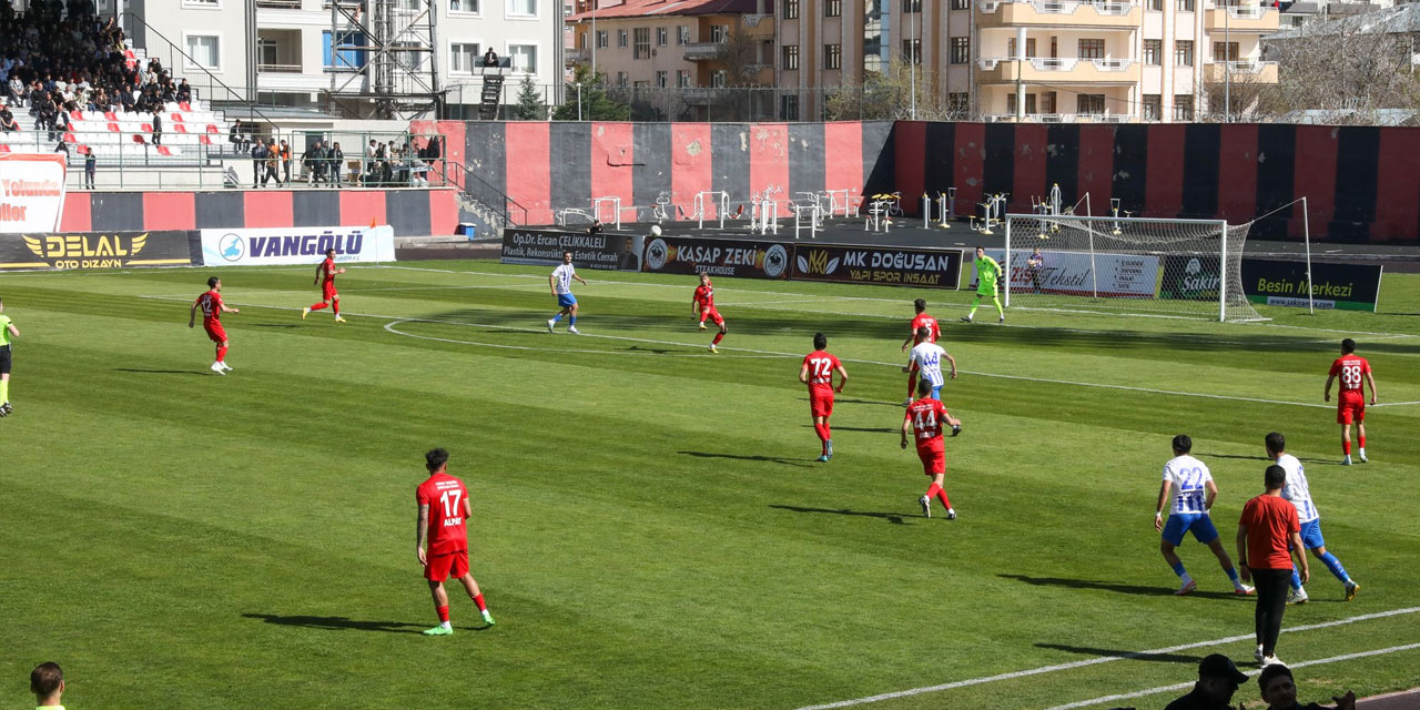 Ankaraspor, Van deplasmanında üstünlüğünü koruyamadı: Vanspor FK 2-1 Ankaraspor