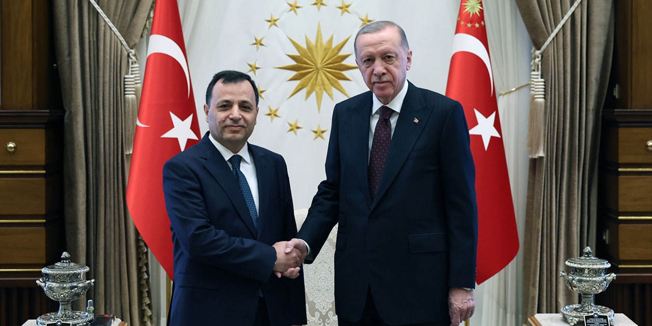 Cumhurbaşkanı Recep Tayyip Erdoğan, göreve devretmeye hazırlanan Anayasa Mahkemesi Başkanı Zühtü Arslan'ı kabul etti