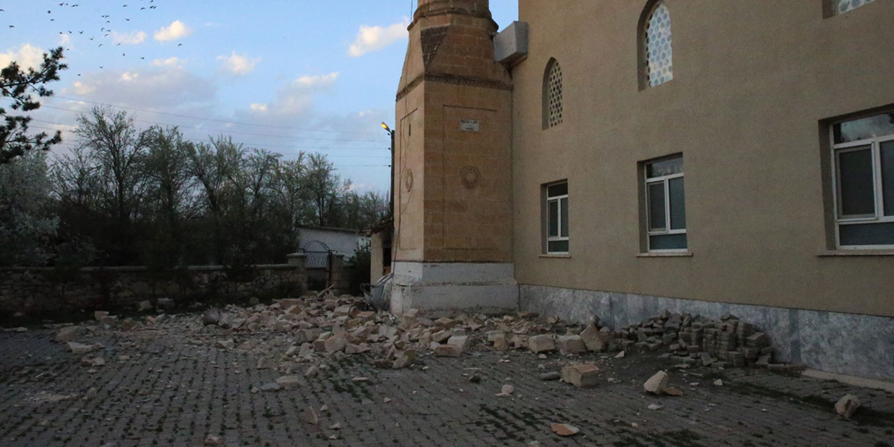 Tokat'ta meydana gelen depremin ardından Tokat'ta ve Yozgat'ın bazı ilçelerinde eğitime ara verildi