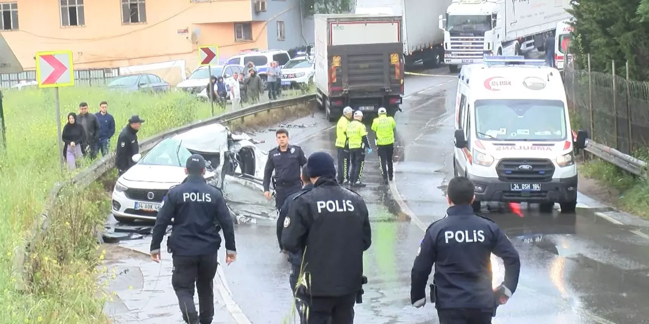 İstanbul'da kamyon ve otomobil çarpıştı: 2 ölü!