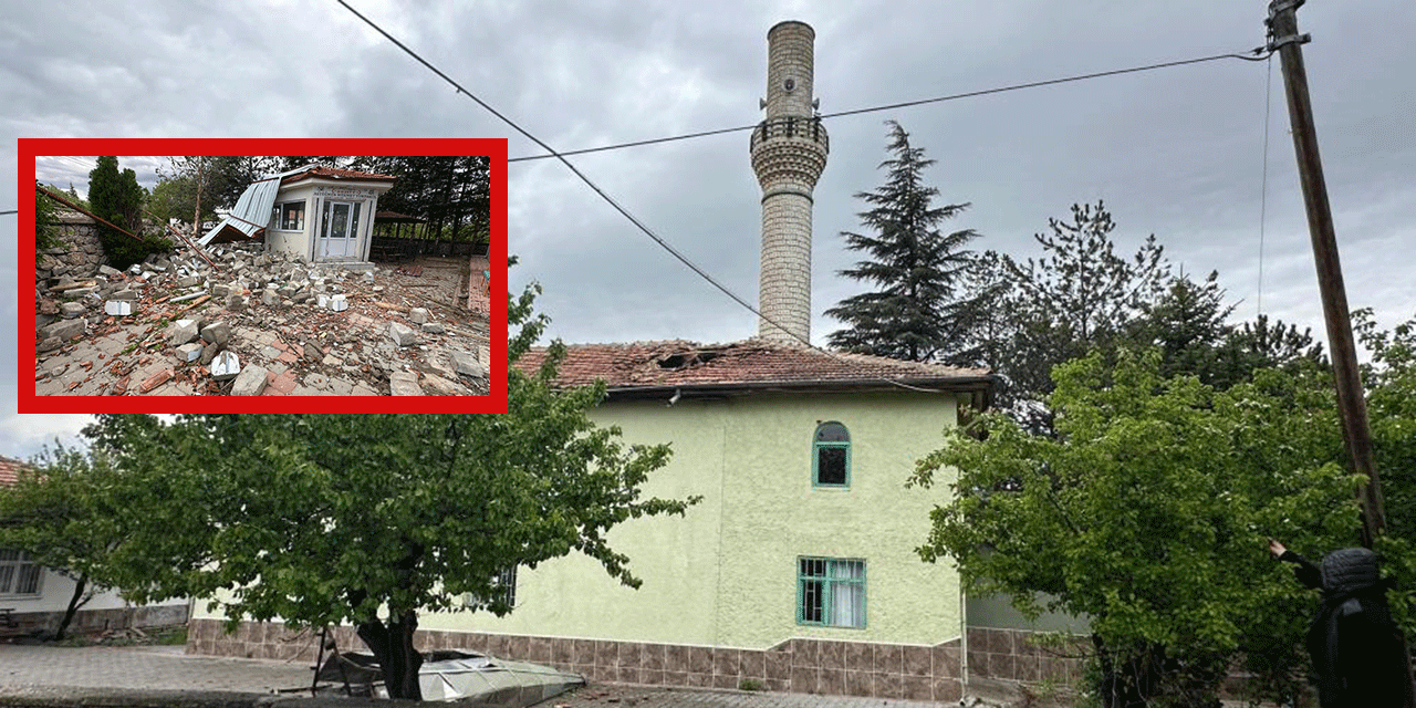 Ankara'da şiddetli rüzgâr minareyi yıktı!