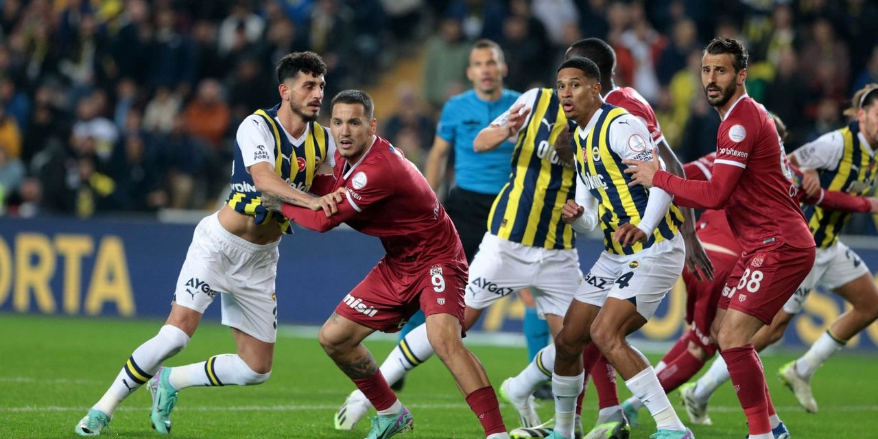Deplasmanda namağlup Fenerbahçe Sivasspor'a konuk oluyor: Bülent Uygun'un Fenerbahçe karnesi dikkat çekiyor
