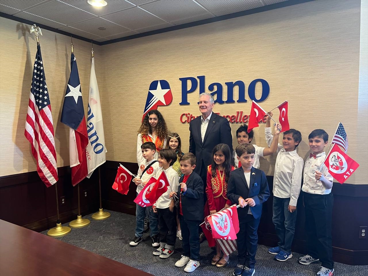 Texaslı belediye başkanı koltuğu 23 Nisan'da Türk çocuklara bıraktı