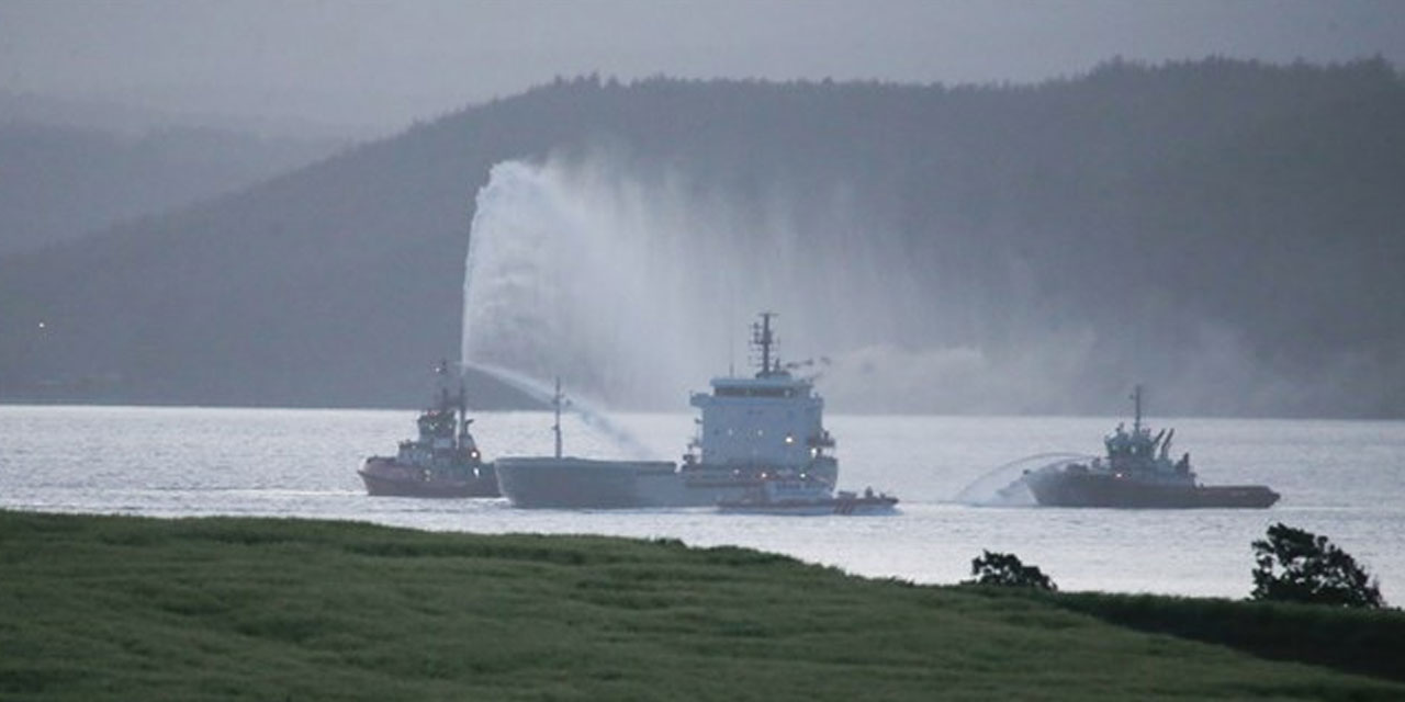 Kuru yük gemisinde yangın çıktı: Çanakkale Boğazı trafiğe kapatıldı