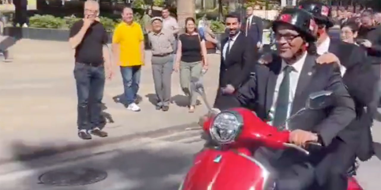 Özgür Özel sözünü tuttu: Motosikletle sokakta turladı!