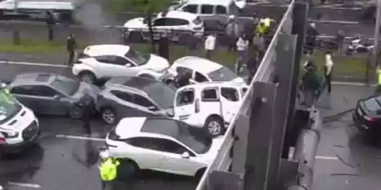 İstanbul'da zincirleme kaza: 7 araç birbirine girdi