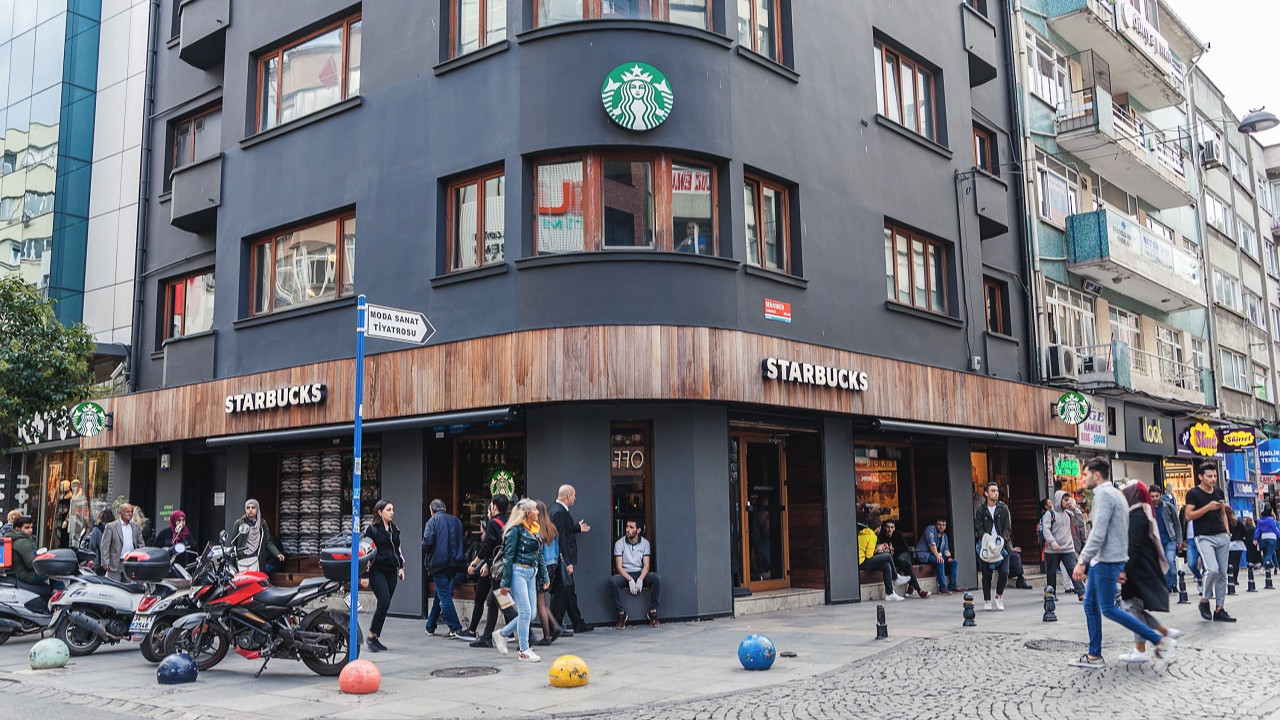 Boykotlar Starbucks'ın gelirlerini eritti