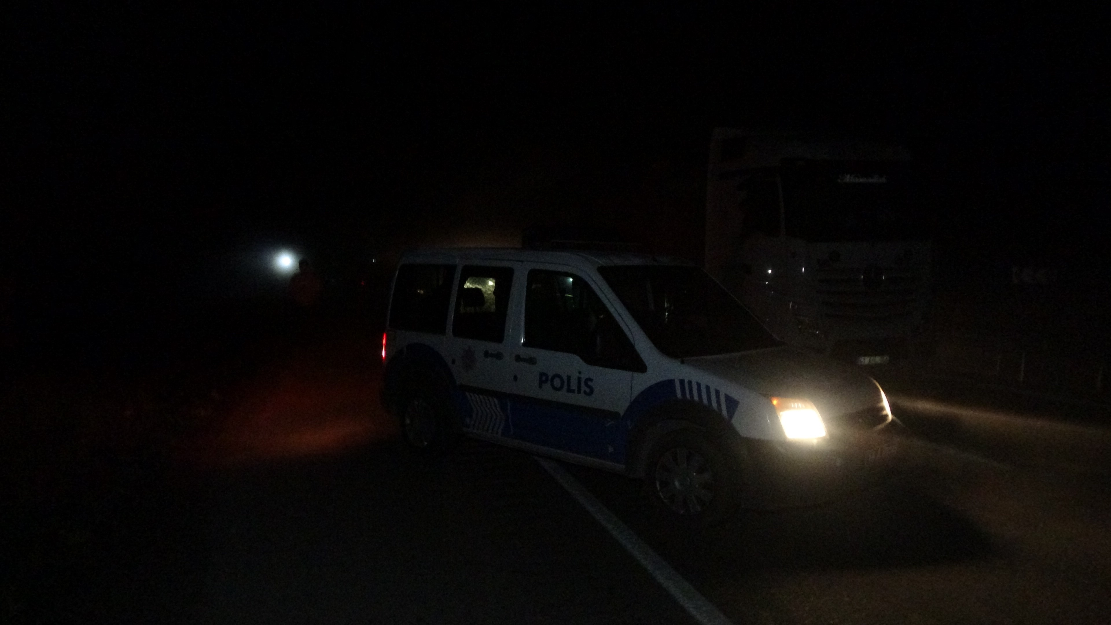 Burdur-Antalya karayolunda LPG tankeri devrildi, yol trafiğe kapatıldı