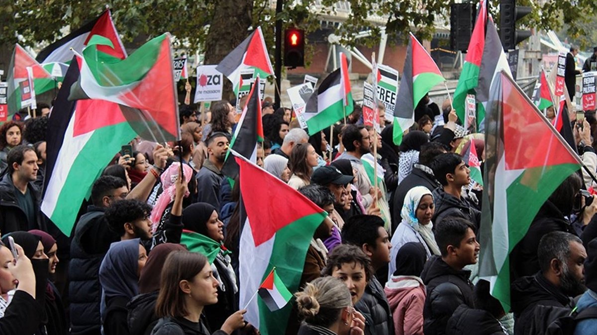 Fransa'da üniversitelerden sonra liseler de Filistin için ayakta