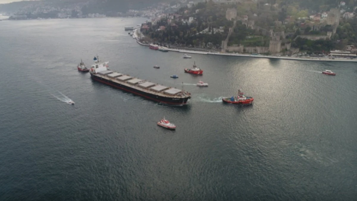 Boğaz'da gemi trafiği, çift yönlü ve geçici olarak askıya alındı