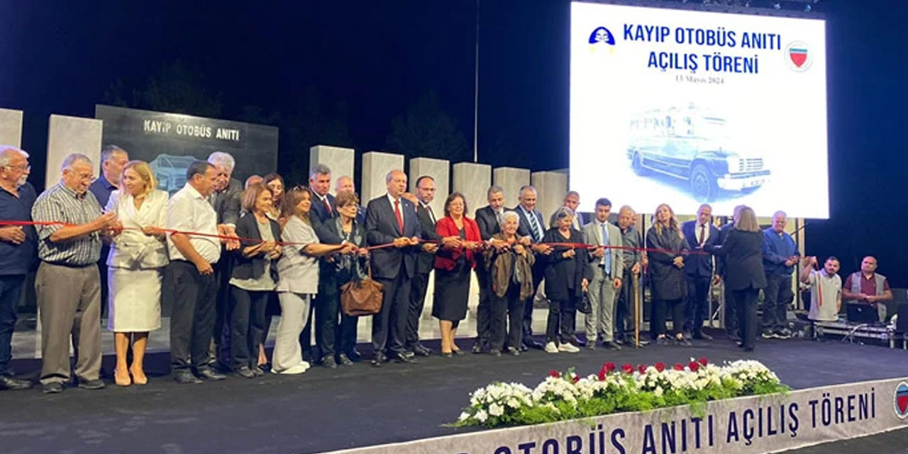 Kuzey Kıbrıs'ta, şehit edilen 11 Türk için anıt açılışı yapıldı: 'Kayıp Otobüs' anıtı
