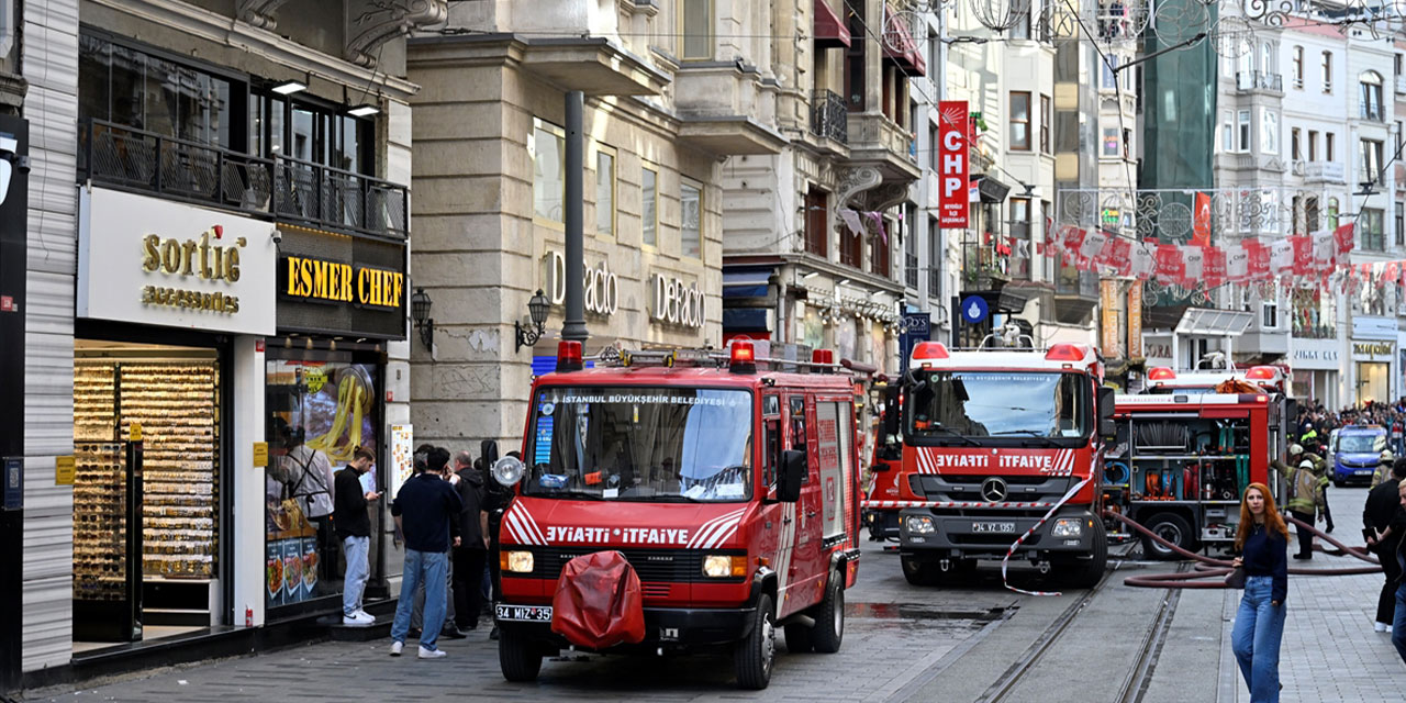 İstanbul'da İstiklal Caddesi'nde çıkan yangın söndürüldü