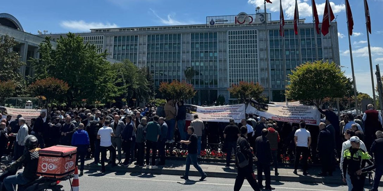 İBB önünde İETT'ye bağlı otobüs sahiplerinden protesto: '4 aydır ödemeler yapılmıyor' tepkisi