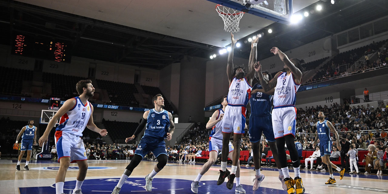 Türk Telekom sezonu tamamladı: Anadolu Efes, Ankara'da da kazandı