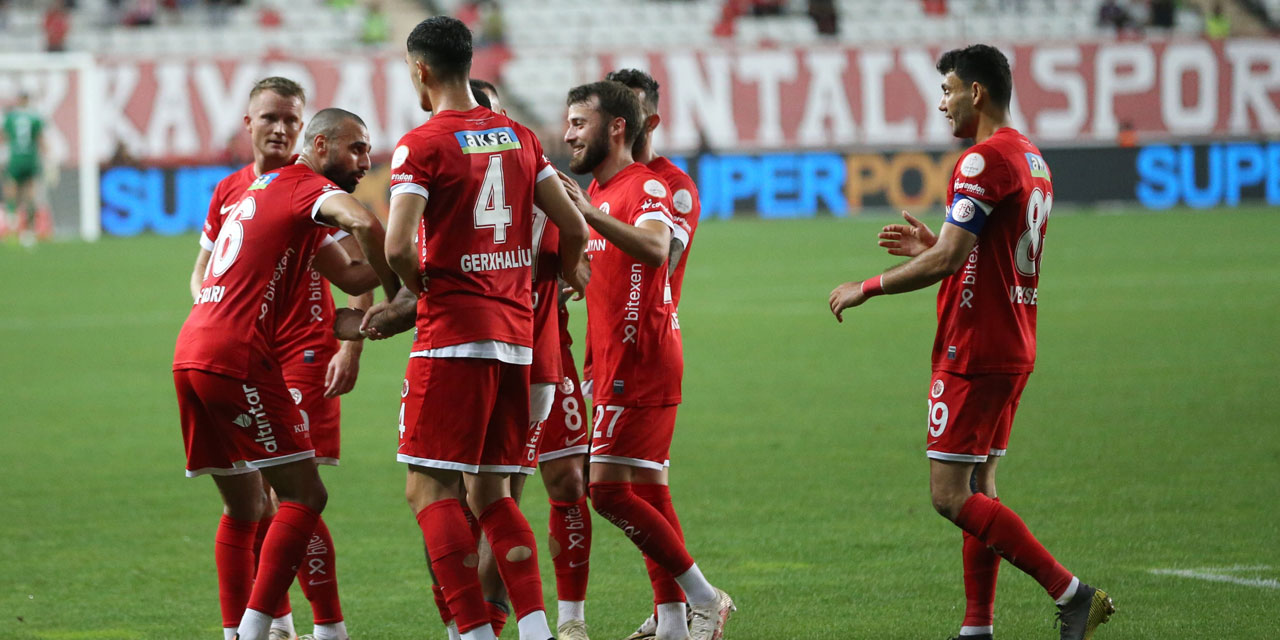Antalyaspor, Adana Demirspor'u mağlup etti: 3 maç sonra kazandı