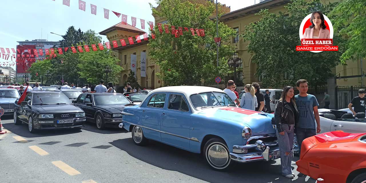 Ankara'da 19 Mayıs coşkusu Ulus'ta yaşandı: Ulus'ta dönem arabaları ile 19 Mayıs Konvoyu