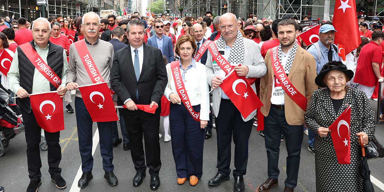 Ankara Ticaret Odası heyeti  41. Geleneksel New York Türk Günü Yürüyüşü'ne katıldı
