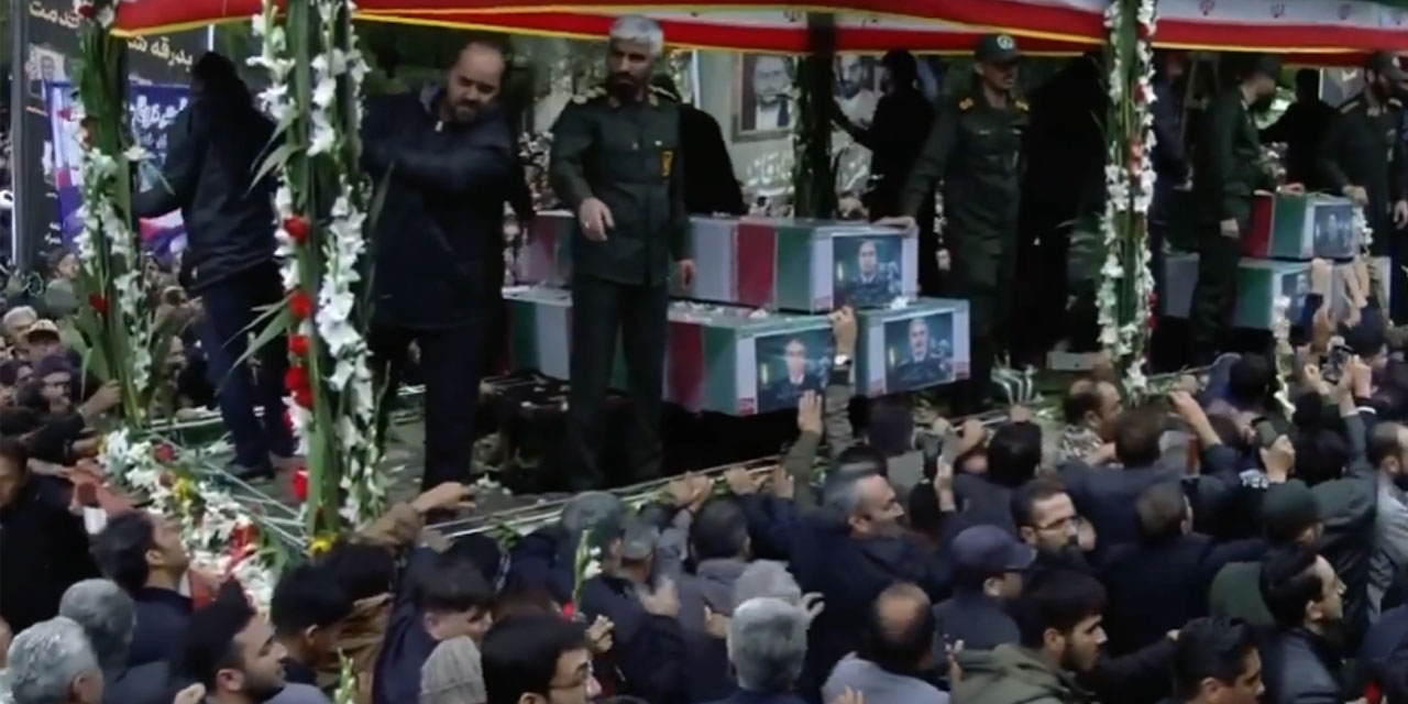 İran halkı, Cumhurbaşkanı Reisi'yu uğurluyor