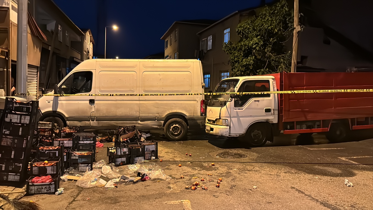 Çaldıkları kamyonetle kaçarken aracın sahibine yakalandılar