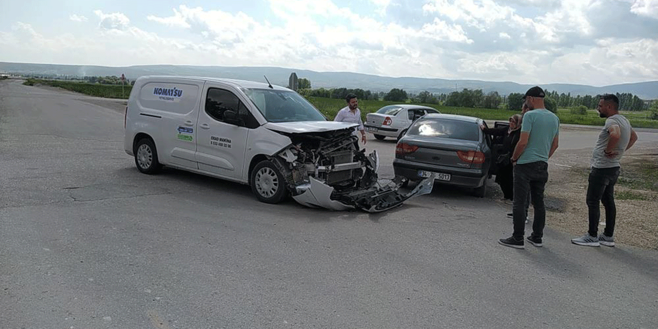 Çorum'da trafik kazaları! Yaralılar var!