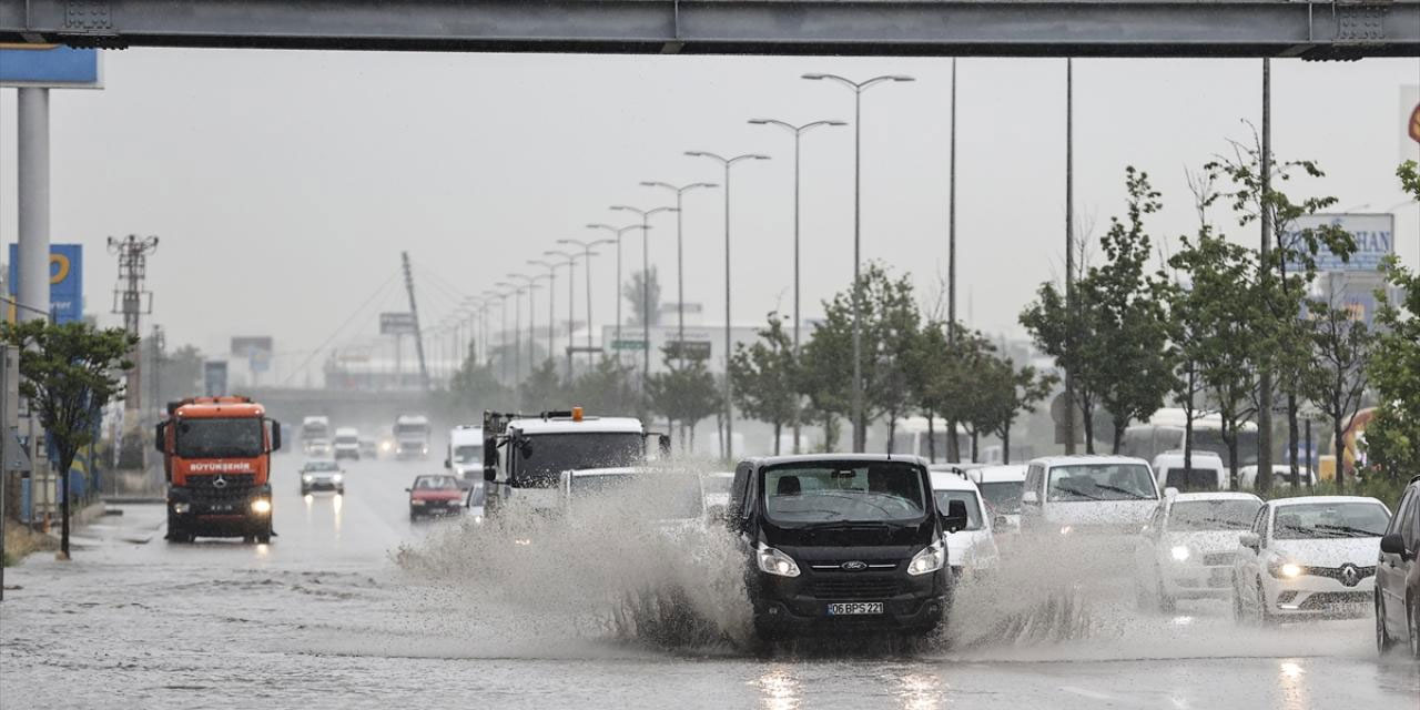 Meteoroloji uyardı: Ankara'da kuvvetli sağanak bekleniyor