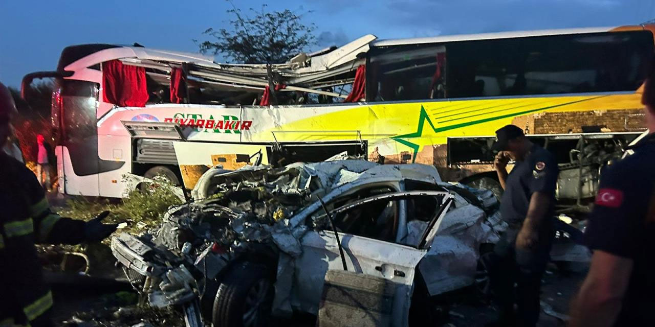 Mersin'de feci trafik kazası: Zincirleme kazada çok sayıda ölü ve yaralı var