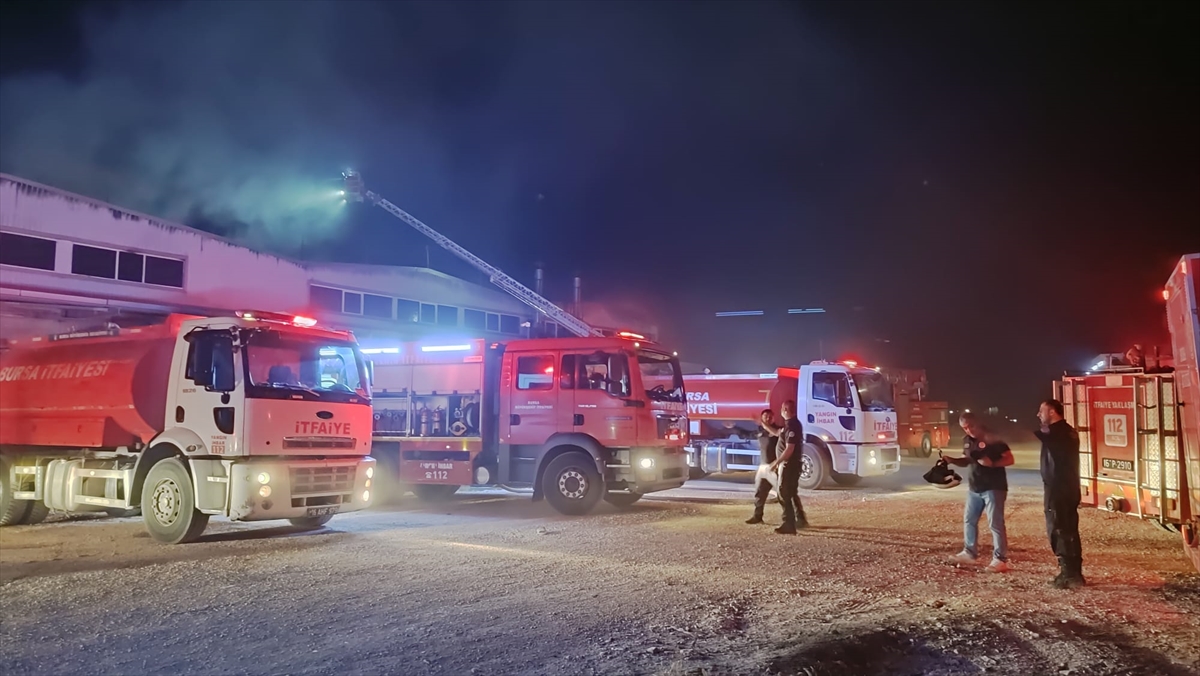 Bursa'da fabrika yangını söndürüldü