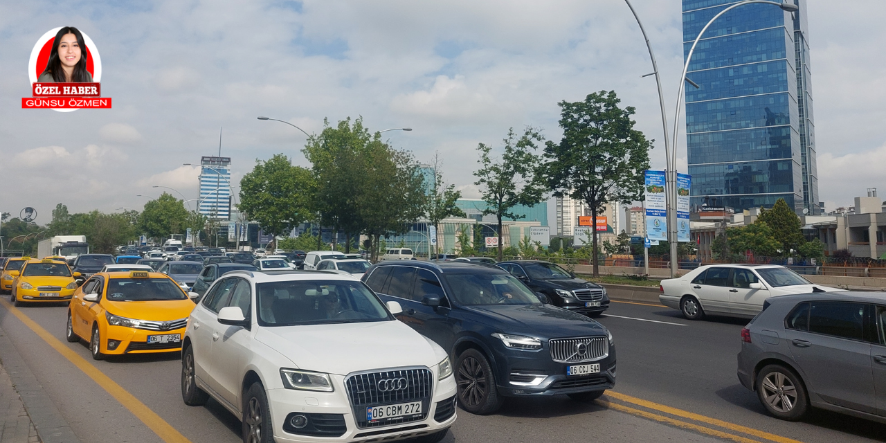 Dumlupınar Bulvarı sabah trafiği yoğunluğuyla mücadele ediyor