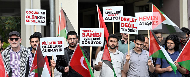 Ankara Üniversitesi öğrencileri İsrail'in saldırılarını protesto etti: Kantindeki boykot ürünleri tüketmeme çağrısı