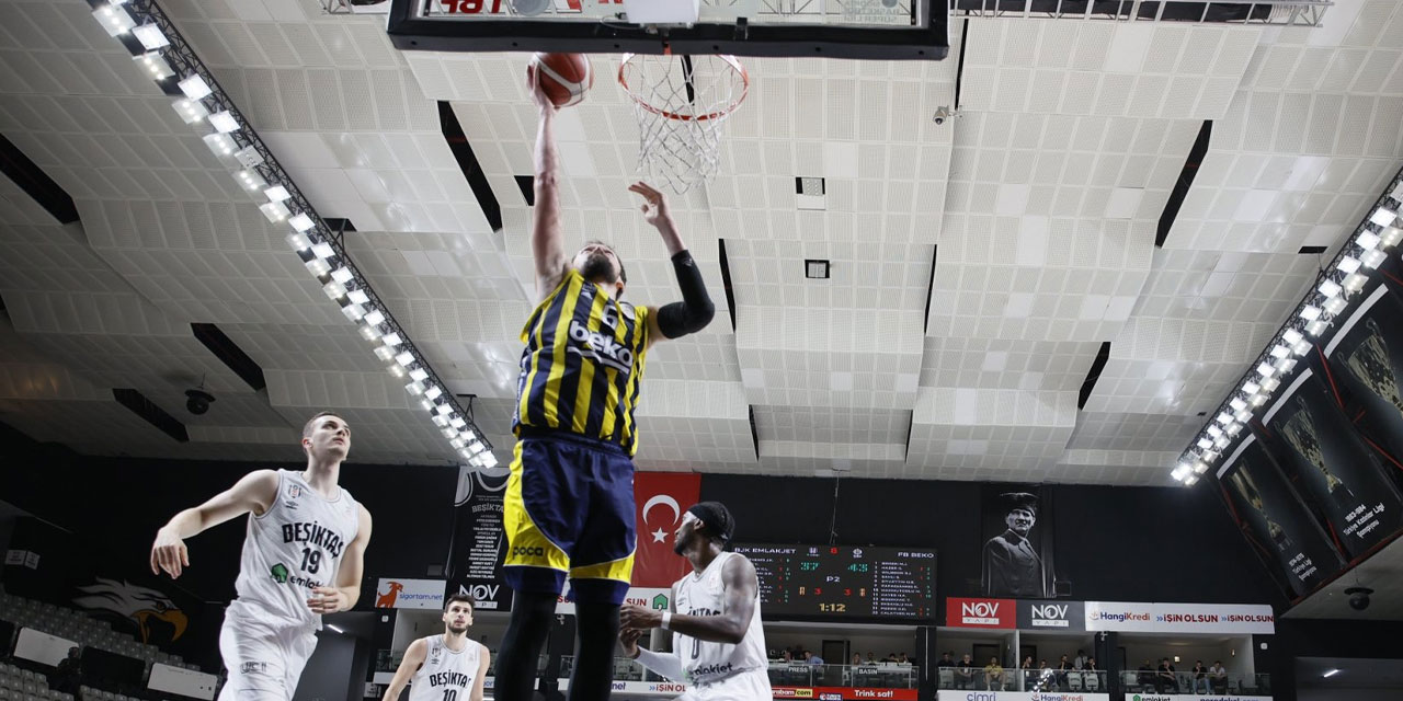 Feenrbahçe Beko, Beşiktaş Emlakjet'i deplasmanda da yendi: Seriyi 3-0 kazanan Fenerbahçe, Anadolu Efes'in rakibi oldu