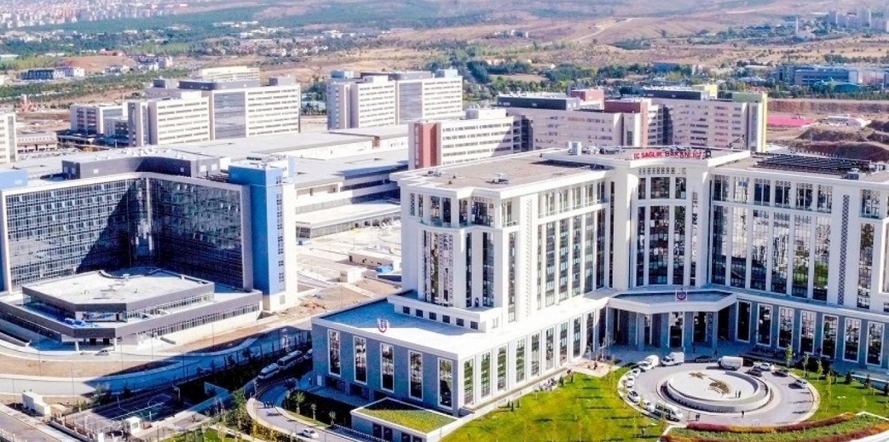 Bilkent Şehir Hastanesi'nde 70 göz ameliyatı canlı olarak  yapılacak