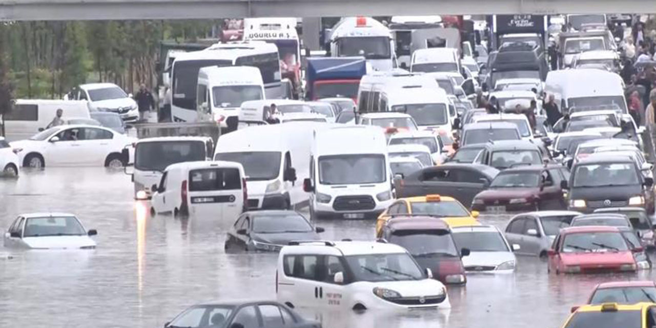 Ankara'da çok sayıda araç sular altında kaldı