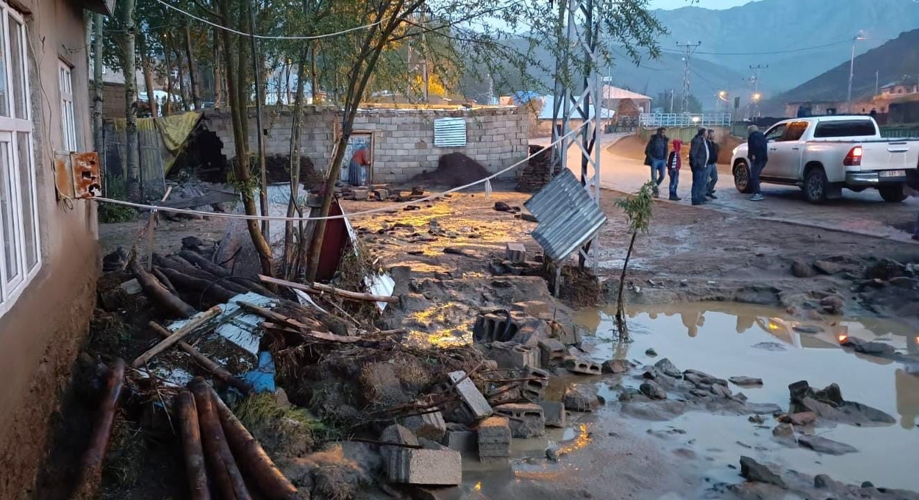 Van'da sel yaşamı olumsuz şekilde etkiledi