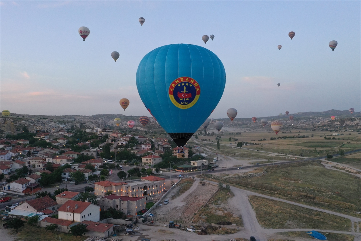 Jandarma'nın kuruluş yıl dönümü Kapadokya semalarında kutlandı