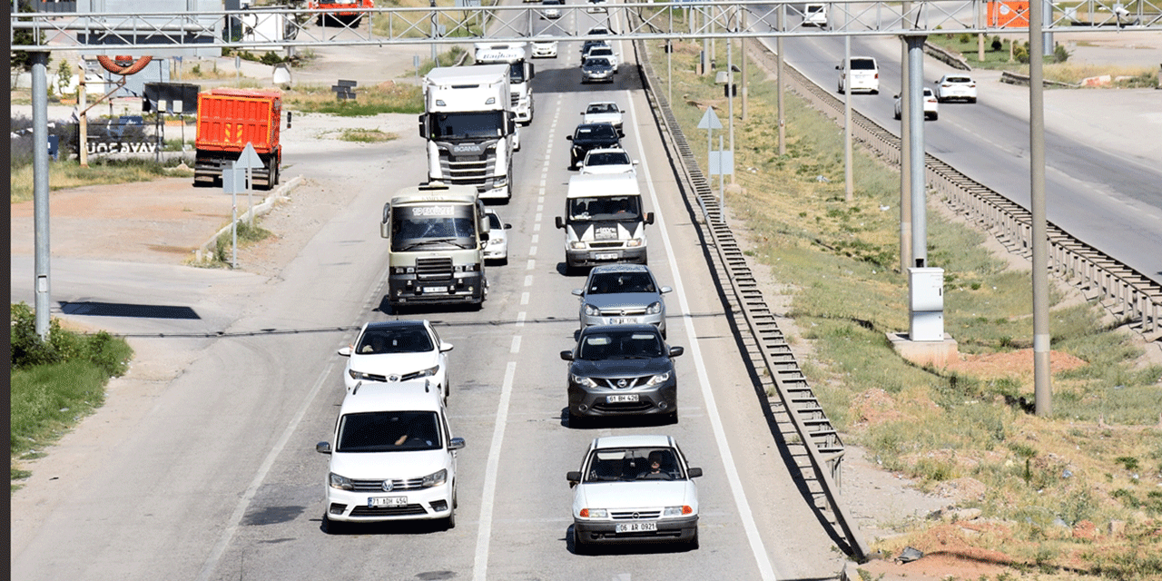 Kırıkkale-Ankara kara yolunda trafik yoğunluğu!