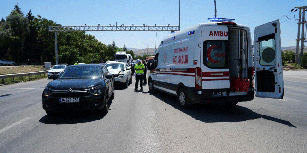 Kırıkkale- Kayseri kara yolunda feci kaza! Yaralılar var!