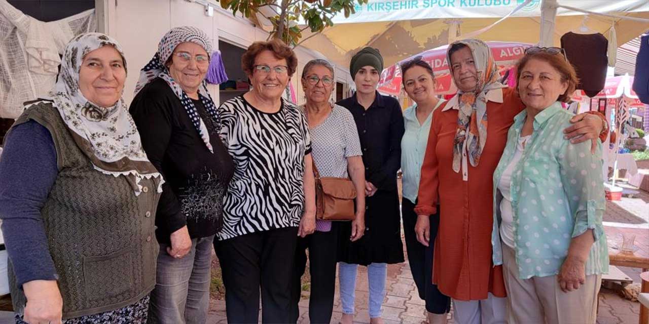 Kırşehirli emekli öğretmenler saç böreği ile öğrencilere destek oluyor!