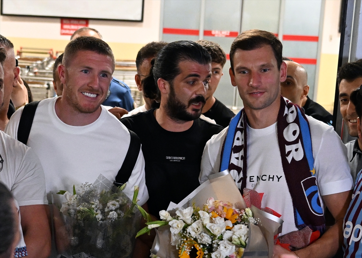 Yeni transferler Barisic ve Lundstram, Trabzon'a geldi