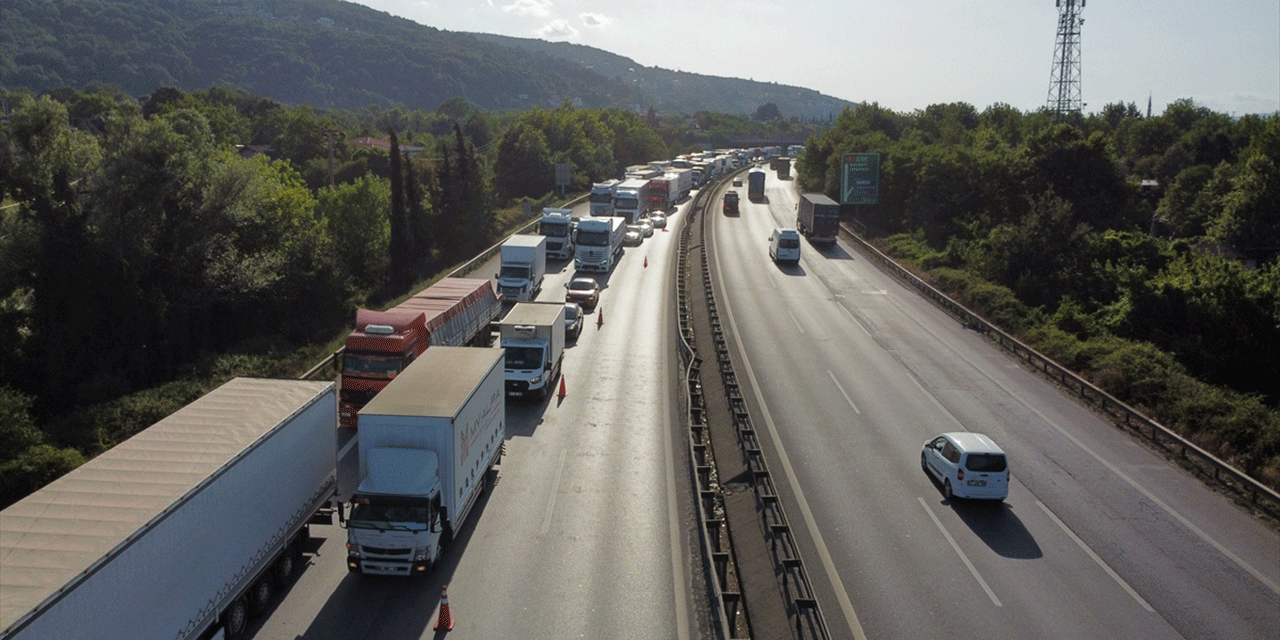 Anadolu Otoyolu'nda 3 TIR kazaya karıştı! Ulaşım aksadı!