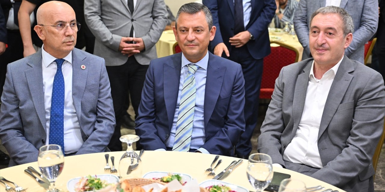 CHP Genel Başkanı Özel, 10 Ekim Barış Derneğinin dayanışma yemeğine katıldı