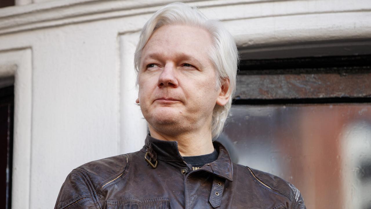 Assange suçlamaları kabul ederek özgür kaldı