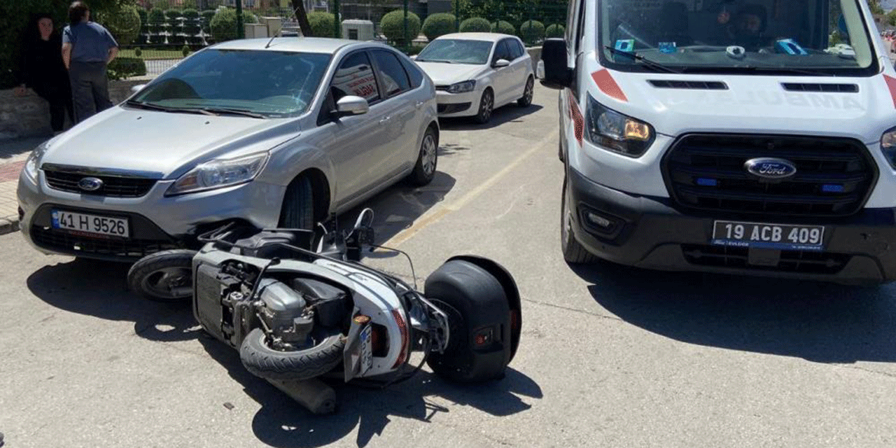 Çorum'da motosiklet ve otomobil çarpıştı! Motosiklet sürücüsü