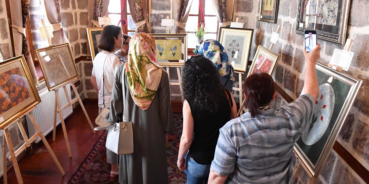 Altındağ Belediyesi 'Gazze İçin Bir Damla' sergisini ziyaretçilerle buluşturdu