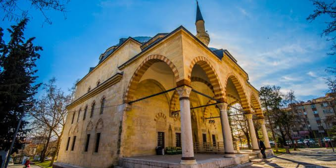 Mimar Sinan ekolünün Ankara'daki tek örneği olan Cenab-ı Ahmet Paşa Camii