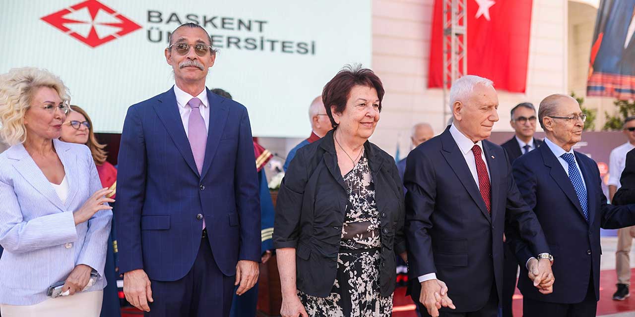 Erdal Beşikçioğlu Başkent Üniversitesinin mezuniyet törenine katıldı