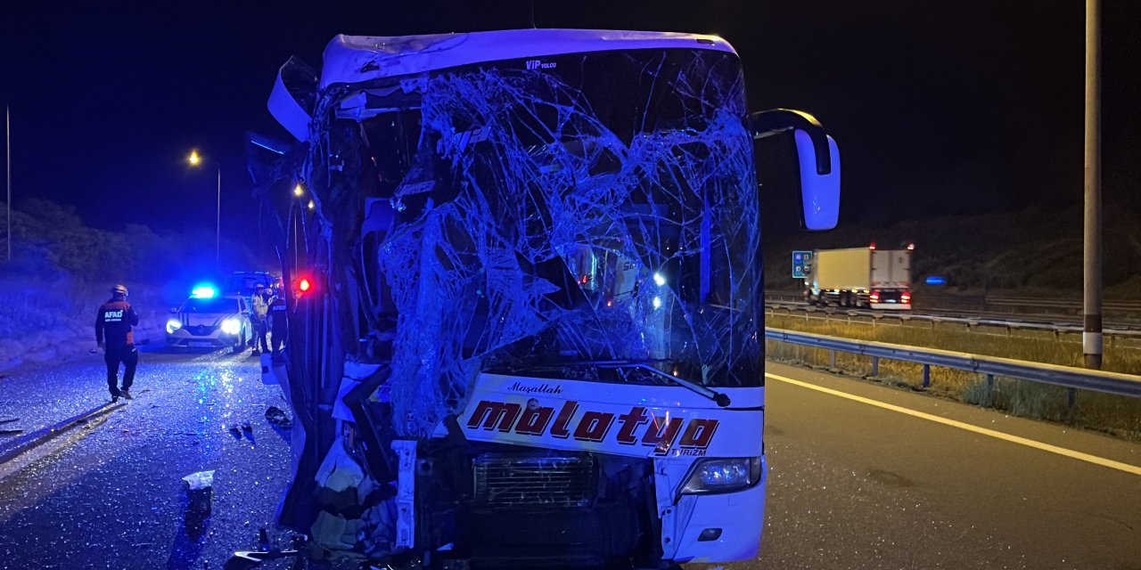 İki yolcu otobüsü çarpıştı: 15 yaralı